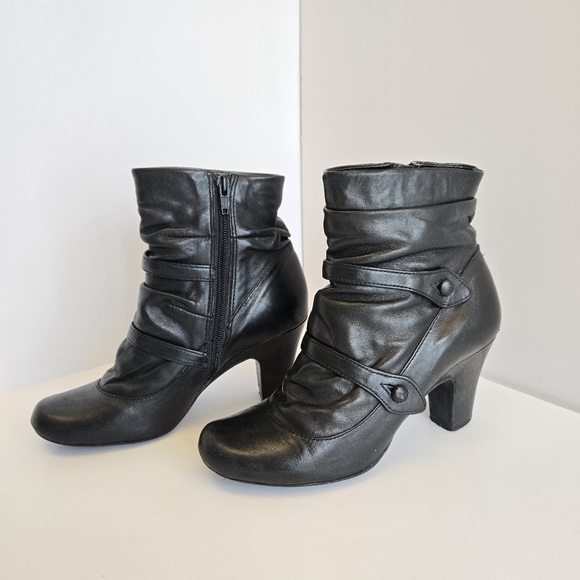 Beautiful Pleated Heel Booties - Picture 5 of 10